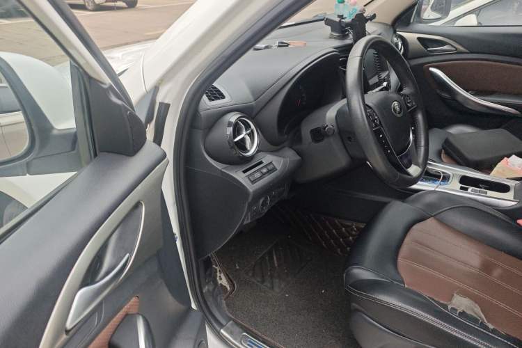 Used BYD Song 2016 GaiShi Edition 1.5TID Automatic Elite Model Driver Seat