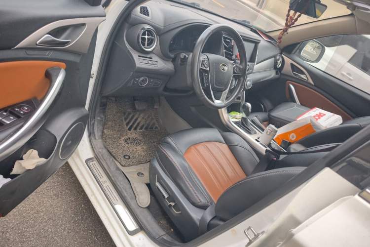 Used BYD Song 2016 2.0TID Automatic Prestige Edition Driver Seat