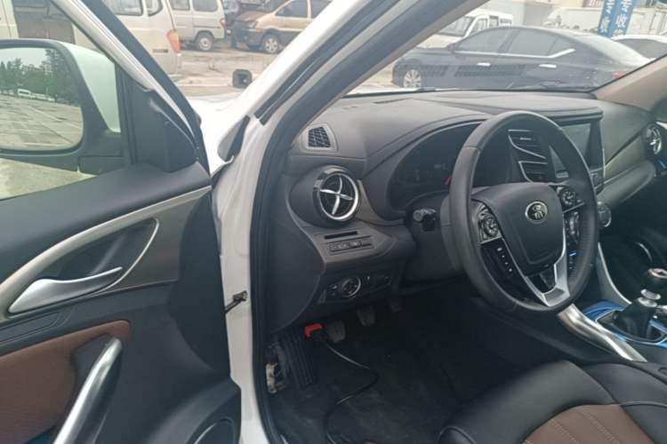 Used BYD Song 2016 GaiShi Edition 1.5TI Manual Elite Model Driver Seat