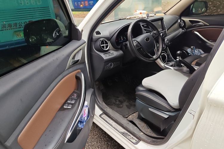 Used BYD Song 2016 GaiShi Edition 1.5TI Manual Elite Model Driver Seat