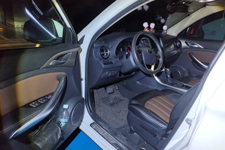 Used BYD Song 2016 Gaishi Edition 1.5TID Automatic Luxury Model Driver Seat