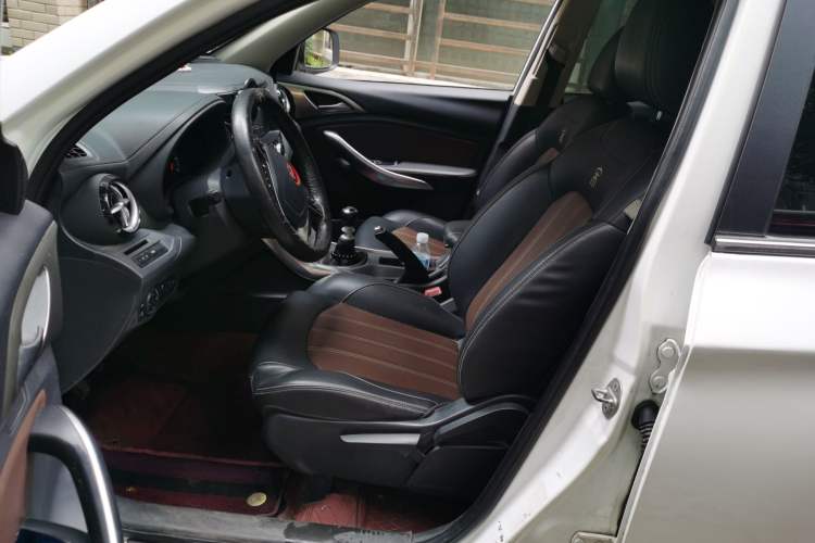 Used BYD Song 2016 GaiShi Edition 1.5TI Manual Elite Model Driver Seat