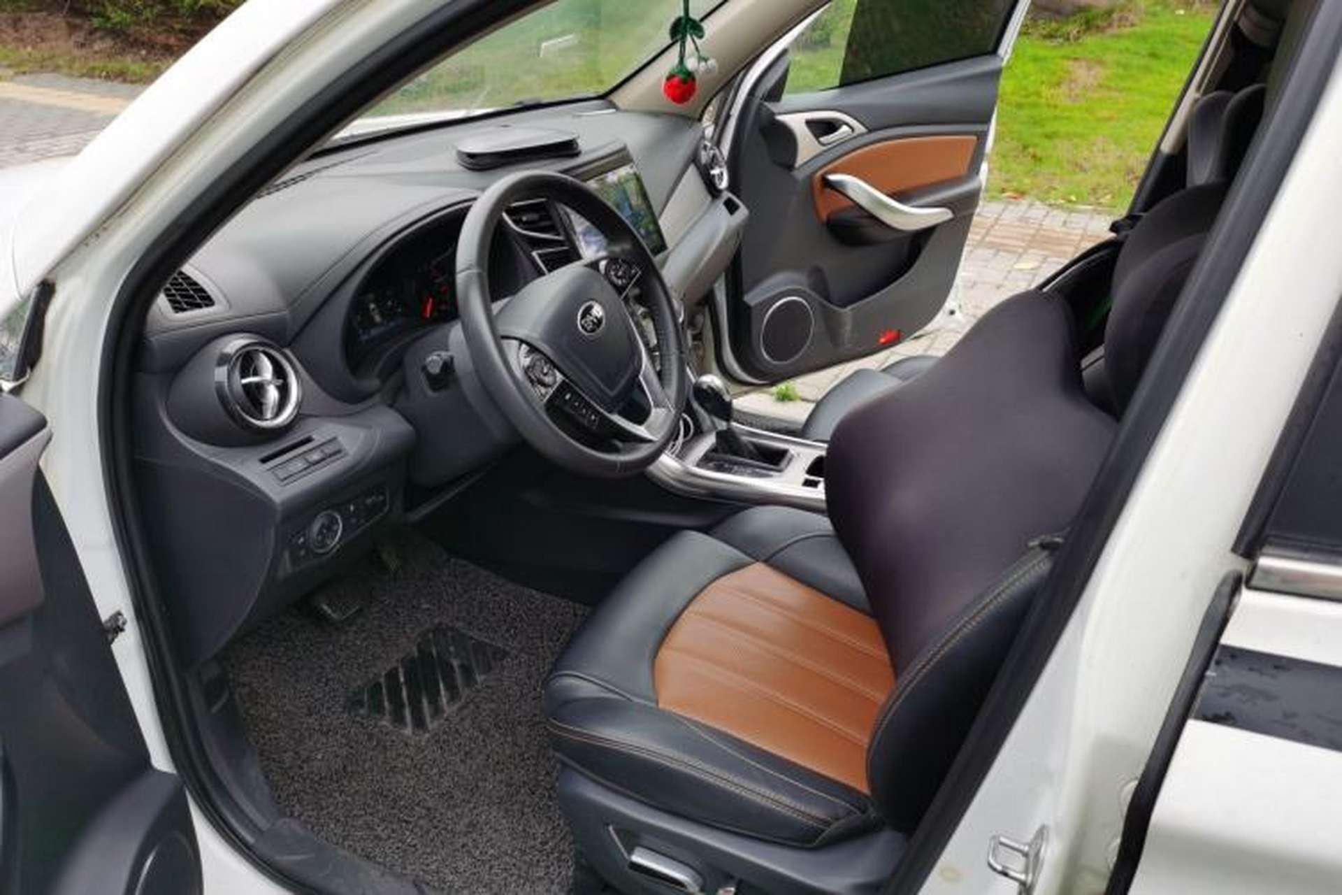 Used BYD Song 2016 2.0TID Automatic Luxury Edition Driver Seat