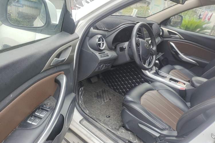 Used BYD Song 2016 GaiShi Edition 1.5TID Automatic Elite Model Driver Seat