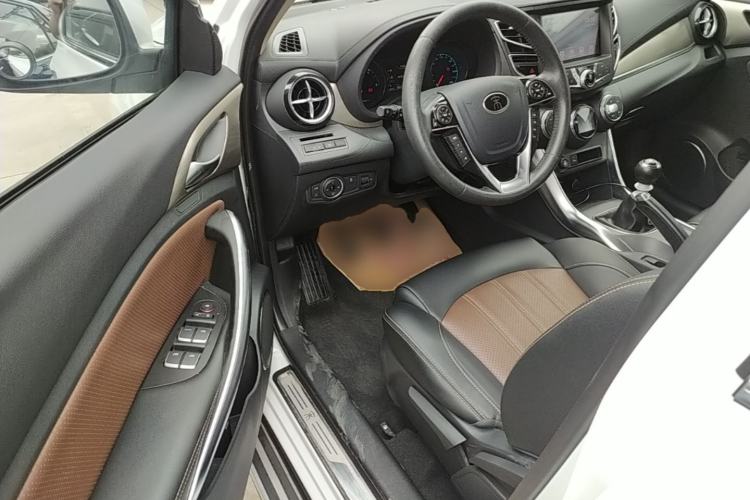 Used BYD Song 2016 GaiShi Edition 1.5TI Manual Elite Model Driver Seat