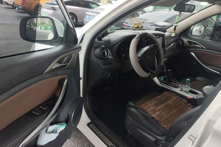 Used BYD Song 2016 Gaishi Edition 1.5TID Automatic Luxury Model Driver Seat