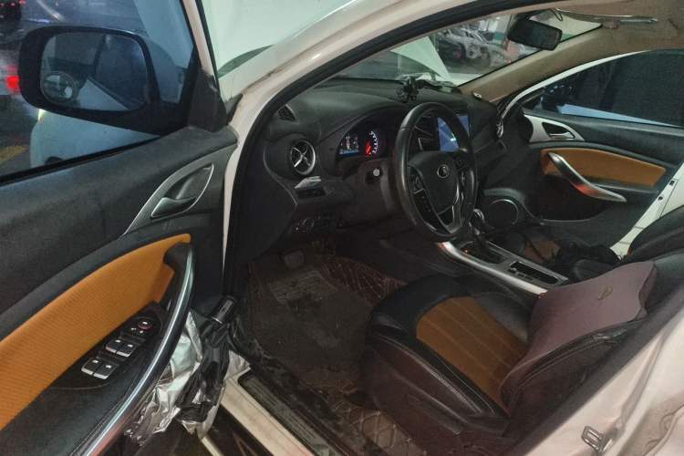 Used BYD Song 2016 GaiShi Edition 1.5TID Automatic Elite Model Driver Seat