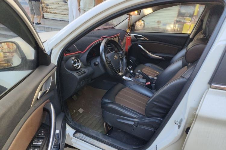 Used BYD Song 2016 GaiShi Edition 1.5TI Manual Elite Model Driver Seat