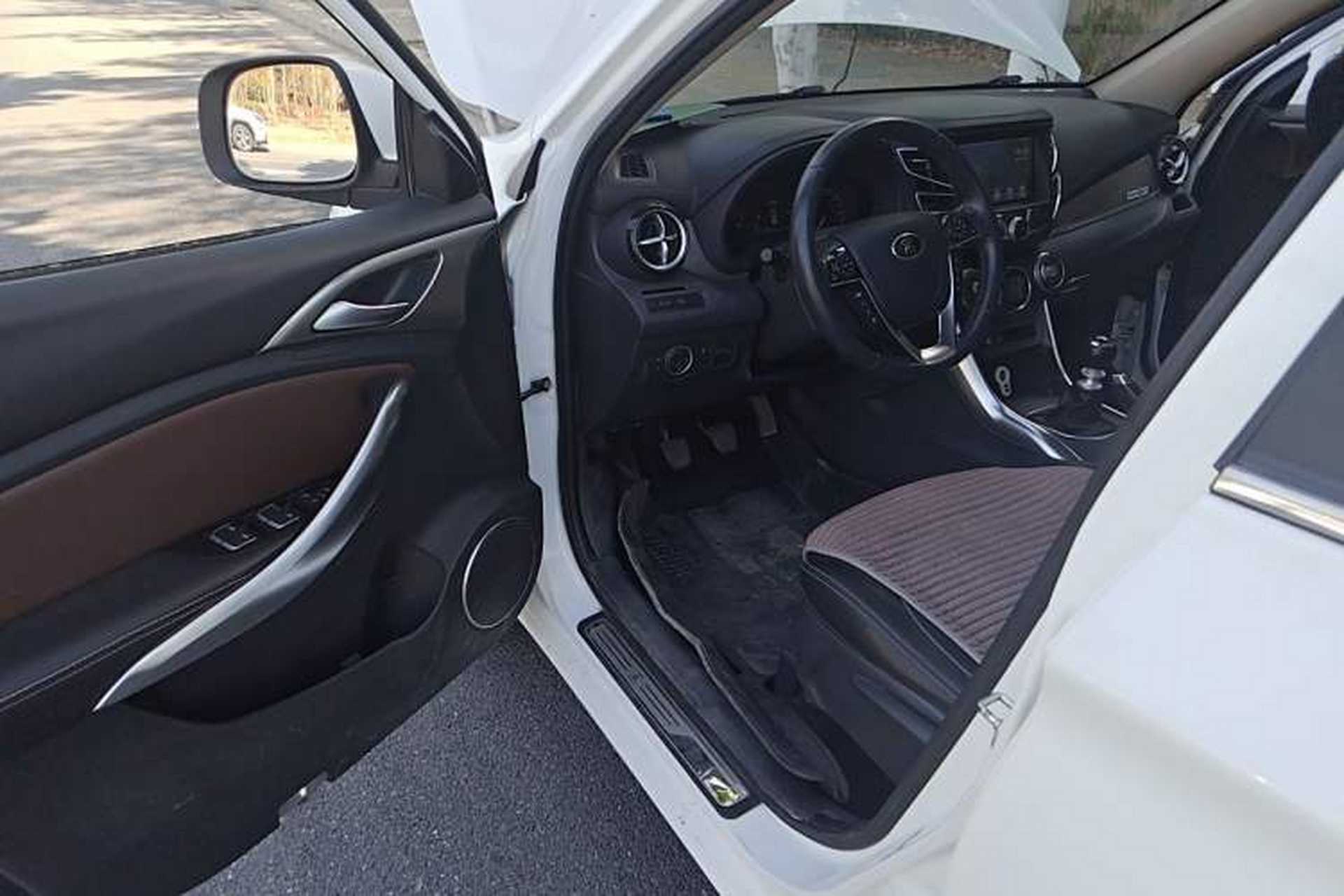 Used BYD Song 2016 Gaishi Edition 1.5TI Manual Haoya Model Driver Seat