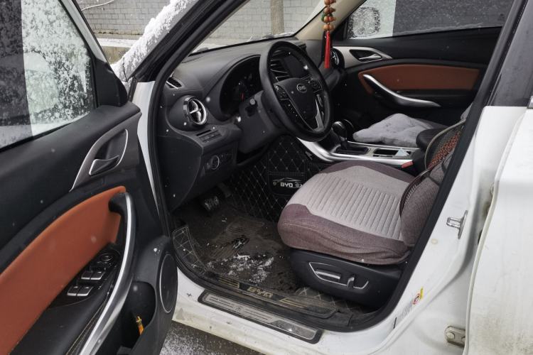 Used BYD Song 2016 2.0TID Automatic Prestige Edition Driver Seat