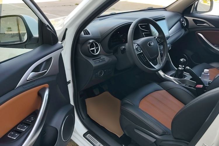 Used BYD Song 2016 GaiShi Edition 1.5TI Manual Elite Model Driver Seat