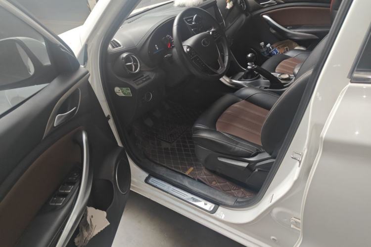 Used BYD Song 2016 GaiShi Edition 1.5TI Manual Elite Model Driver Seat