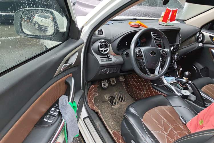 Used BYD Song 2016 GaiShi Edition 1.5TI Manual Elite Model Driver Seat