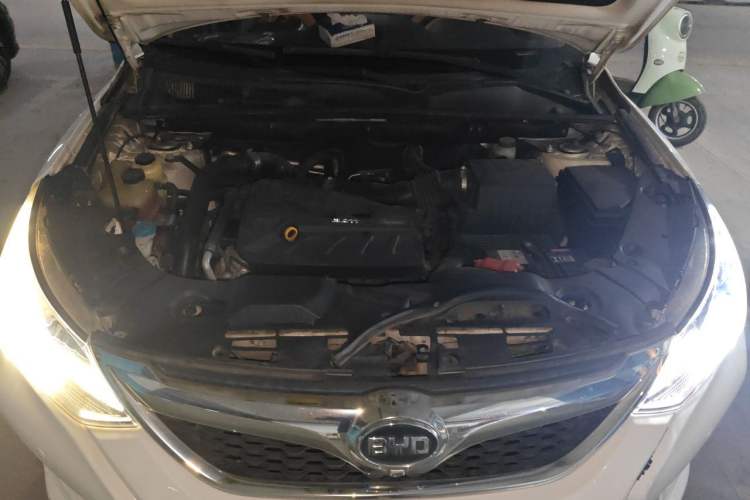 Used BYD Song 2016 2.0TID Automatic Prestige Edition Engine Bay