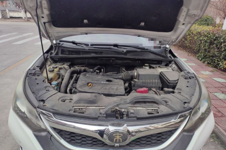 Used BYD Song 2016 2.0TID Automatic Prestige Edition Engine Bay