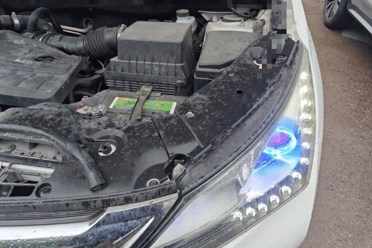 Used BYD Song 2016 2.0TID Automatic Prestige Edition Engine Bay Left