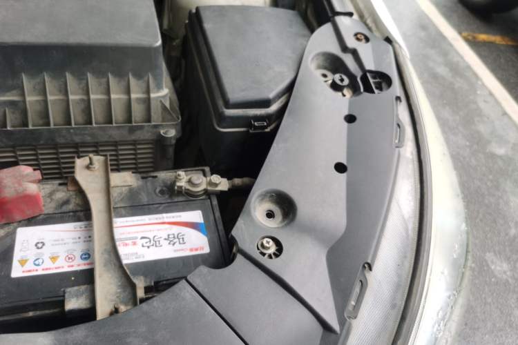 Used BYD Song 2016 2.0TID Automatic Luxury Edition Engine Bay Left