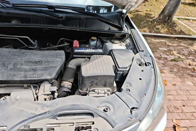 Used BYD Song 2016 1.5TI Manual Luxury Model Engine Bay Left