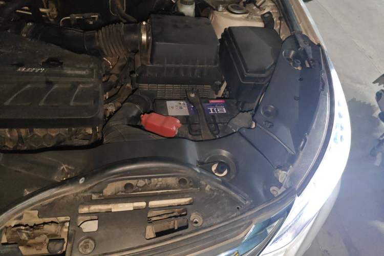 Used BYD Song 2016 2.0TID Automatic Prestige Edition Engine Bay Left