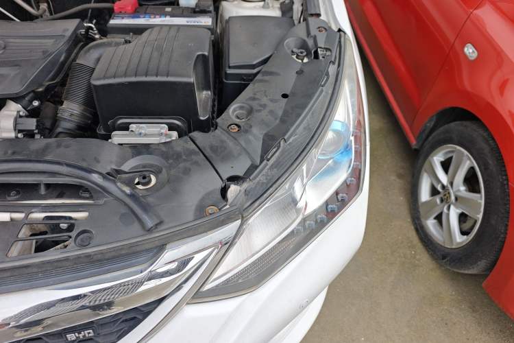 Used BYD Song 2016 GaiShi Edition 1.5TI Manual Elite Model Engine Bay Left
