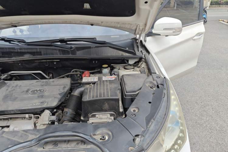 Used BYD Song 2016 1.5TI Manual Luxury Model Engine Bay Left