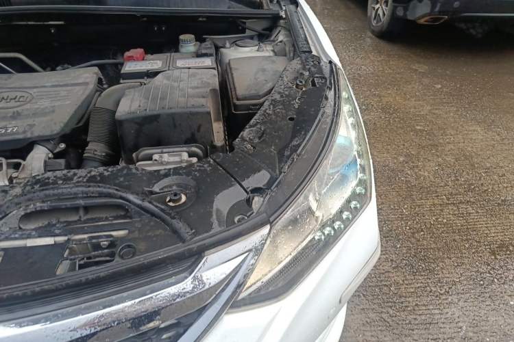 Used BYD Song 2016 GaiShi Edition 1.5TID Automatic Elite Model Engine Bay Left
