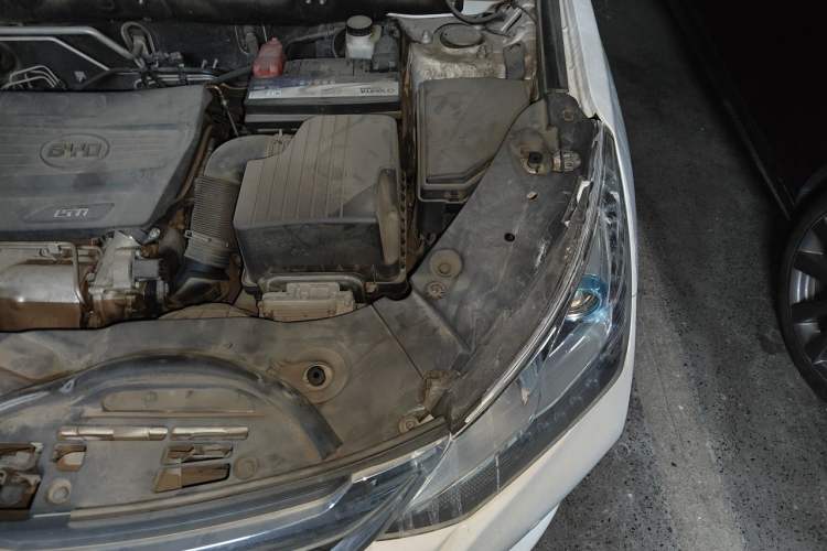 Used BYD Song 2016 GaiShi Edition 1.5TID Automatic Elite Model Engine Bay Left