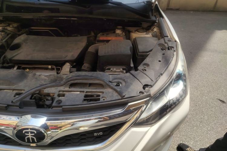 Used BYD Song 2016 GaiShi Edition 1.5TID Automatic Elite Model Engine Bay Left