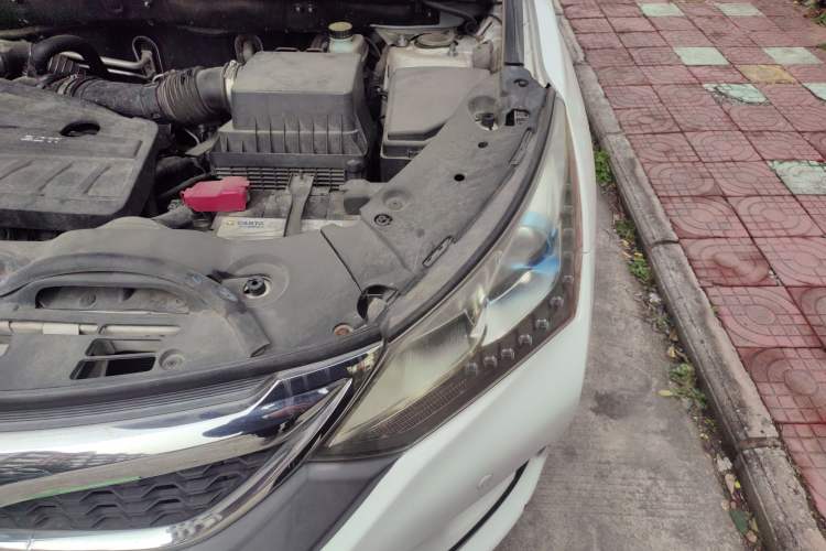Used BYD Song 2016 2.0TID Automatic Prestige Edition Engine Bay Left