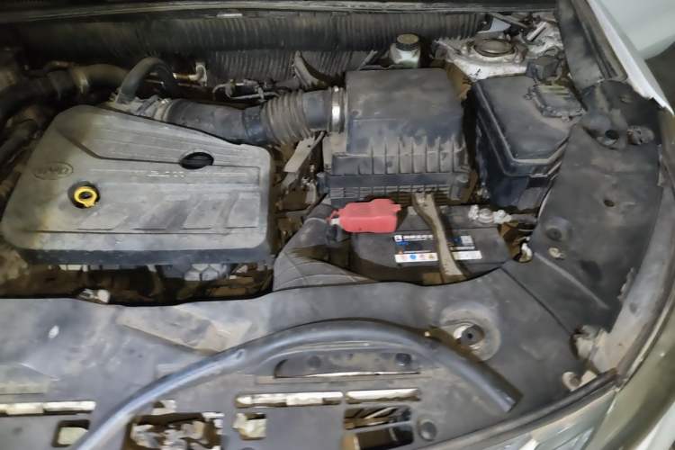 Used BYD Song 2016 2.0TID Automatic Prestige Edition Engine Bay Left