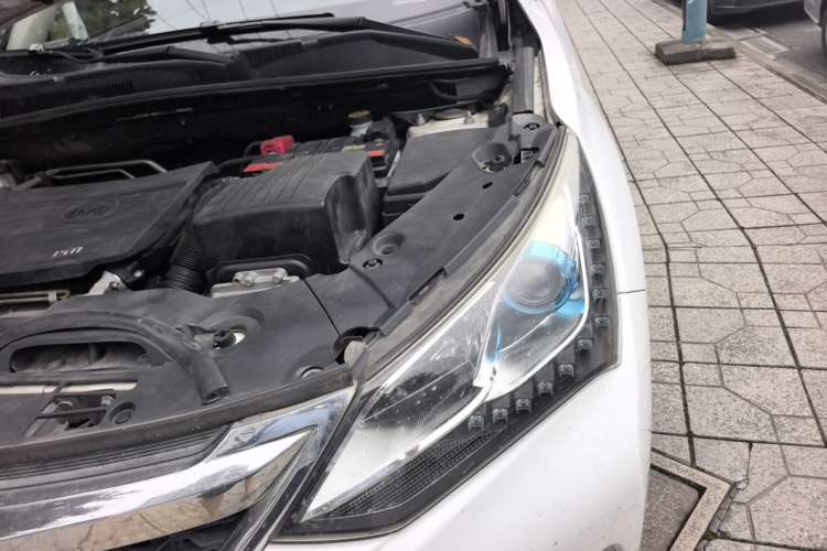 Used BYD Song 2016 Gaishi Edition 1.5TI Manual Haoya Model Engine Bay Left