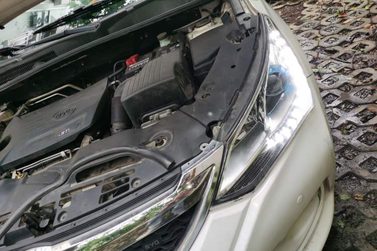 Used BYD Song 2016 GaiShi Edition 1.5TI Manual Elite Model Engine Bay Left