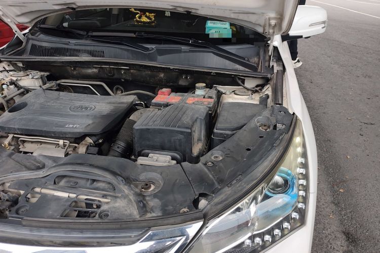 Used BYD Song 2016 Gaishi Edition 1.5TID Automatic Luxury Model Engine Bay Left