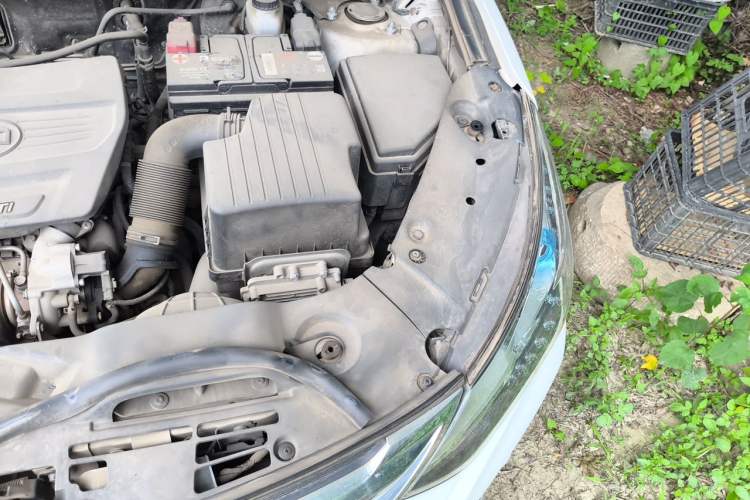 Used BYD Song 2016 Gaishi Edition 1.5TI Manual Haoya Model Engine Bay Left