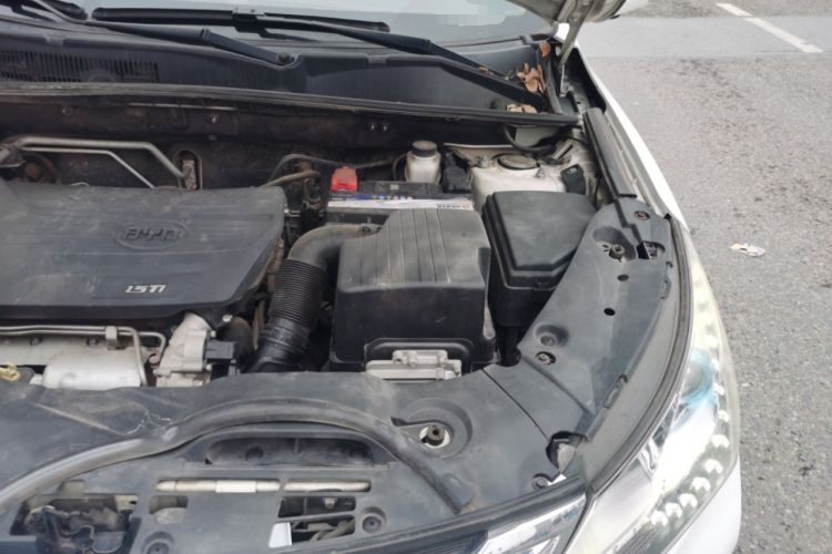 Used BYD Song 2016 GaiShi Edition 1.5TI Manual Elite Model Engine Bay Left