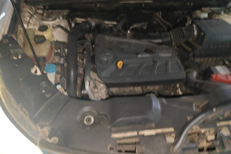 Used BYD Song 2016 2.0TID Automatic Prestige Edition Engine Bay Right