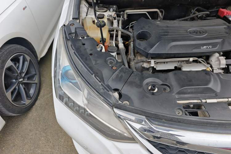 Used BYD Song 2016 GaiShi Edition 1.5TI Manual Elite Model Engine Bay Right
