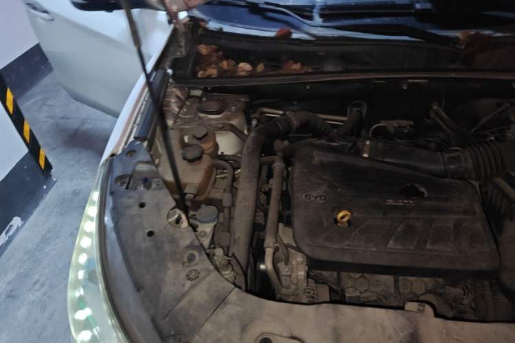 Used BYD Song 2016 2.0TID Automatic Prestige Edition Engine Bay Right