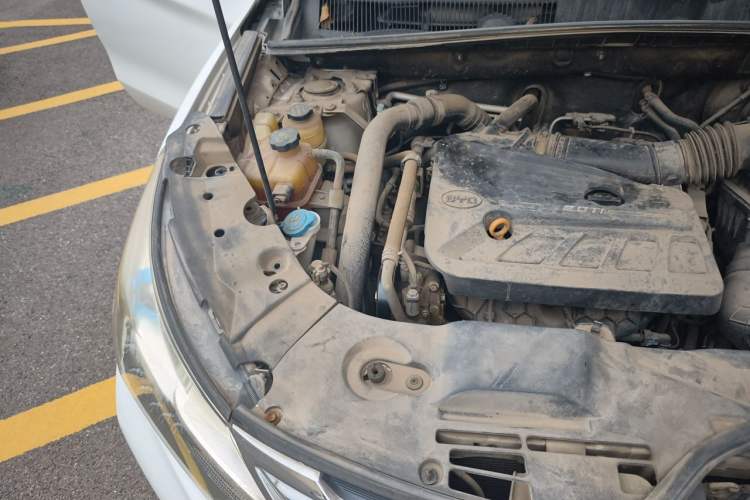 Used BYD Song 2016 2.0TID Automatic Prestige Edition Engine Bay Right