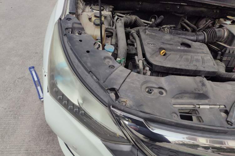 Used BYD Song 2016 2.0TID Automatic Prestige Edition Engine Bay Right