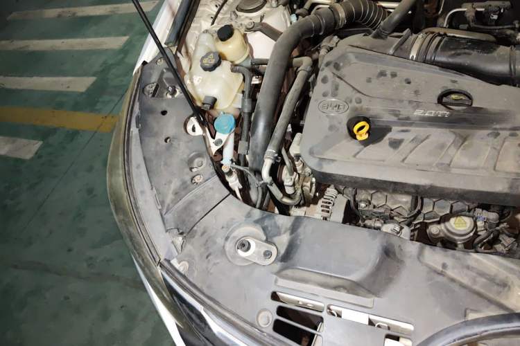Used BYD Song 2016 2.0TID Automatic Luxury Edition Engine Bay Right