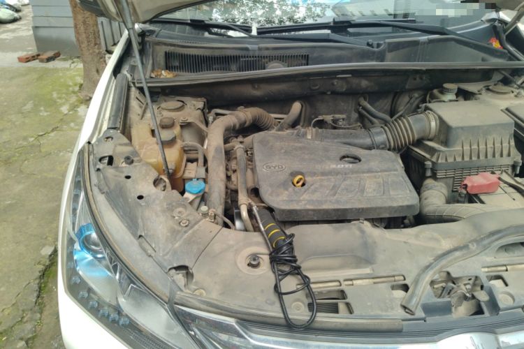 Used BYD Song 2016 2.0TID Automatic Prestige Edition Engine Bay Right
