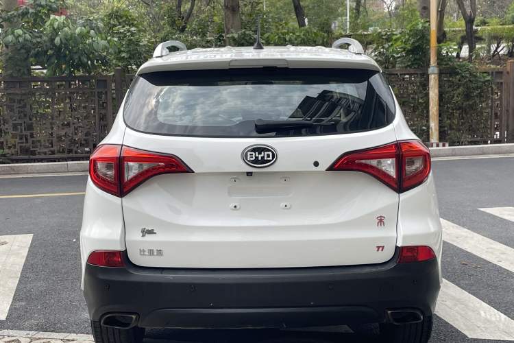 Used BYD Song 2016 GaiShi Edition 1.5TI Manual Elite Model Exterior 4