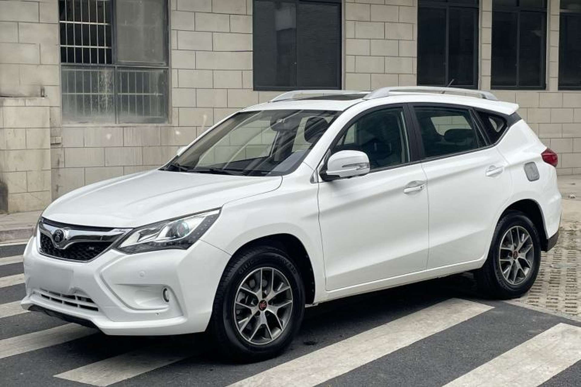 Used BYD Song 2016 GaiShi Edition 1.5TI Manual Elite Model Front Left 45 Deg