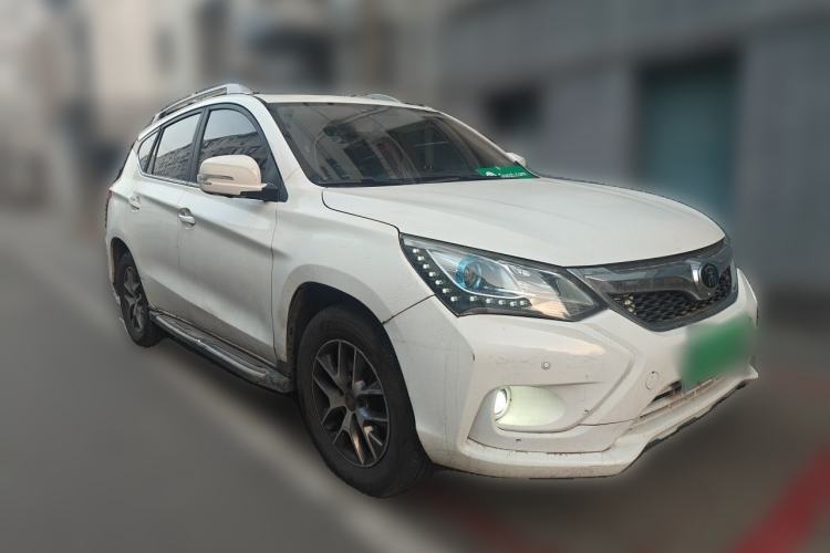 Used BYD Song 2016 GaiShi Edition 1.5TI Manual Elite Model Front Right 45 Deg