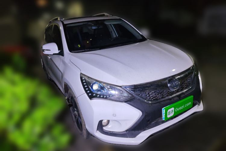 Used BYD Song 2016 1.5TI Manual Luxury Model Front Right 45 Deg