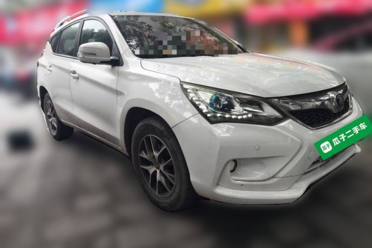 Used BYD Song 2016 GaiShi Edition 1.5TID Automatic Elite Model Front Right 45 Deg