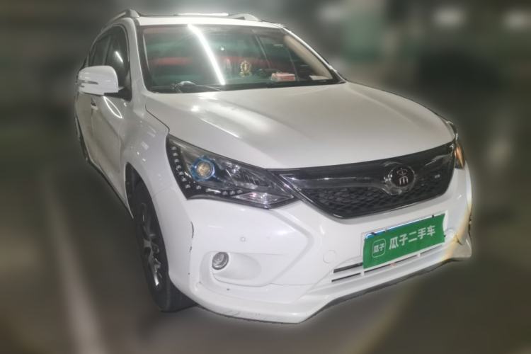 Used BYD Song 2016 GaiShi Edition 1.5TID Automatic Elite Model Front Right 45 Deg
