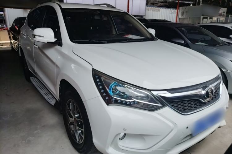 Used BYD Song 2016 Gaishi Edition 1.5TI Manual Leading Model Front Right 45 Deg