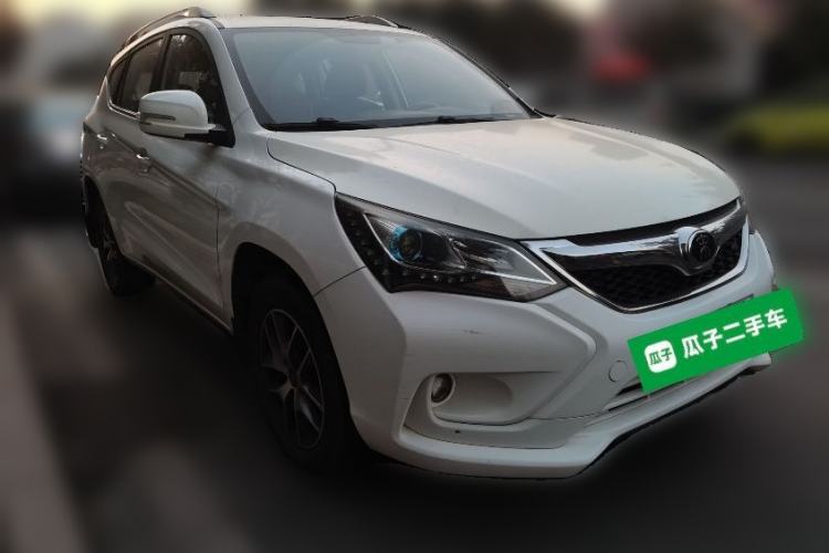 Used BYD Song 2016 Gaishi Edition 1.5TI Manual Leading Model Front Right 45 Deg